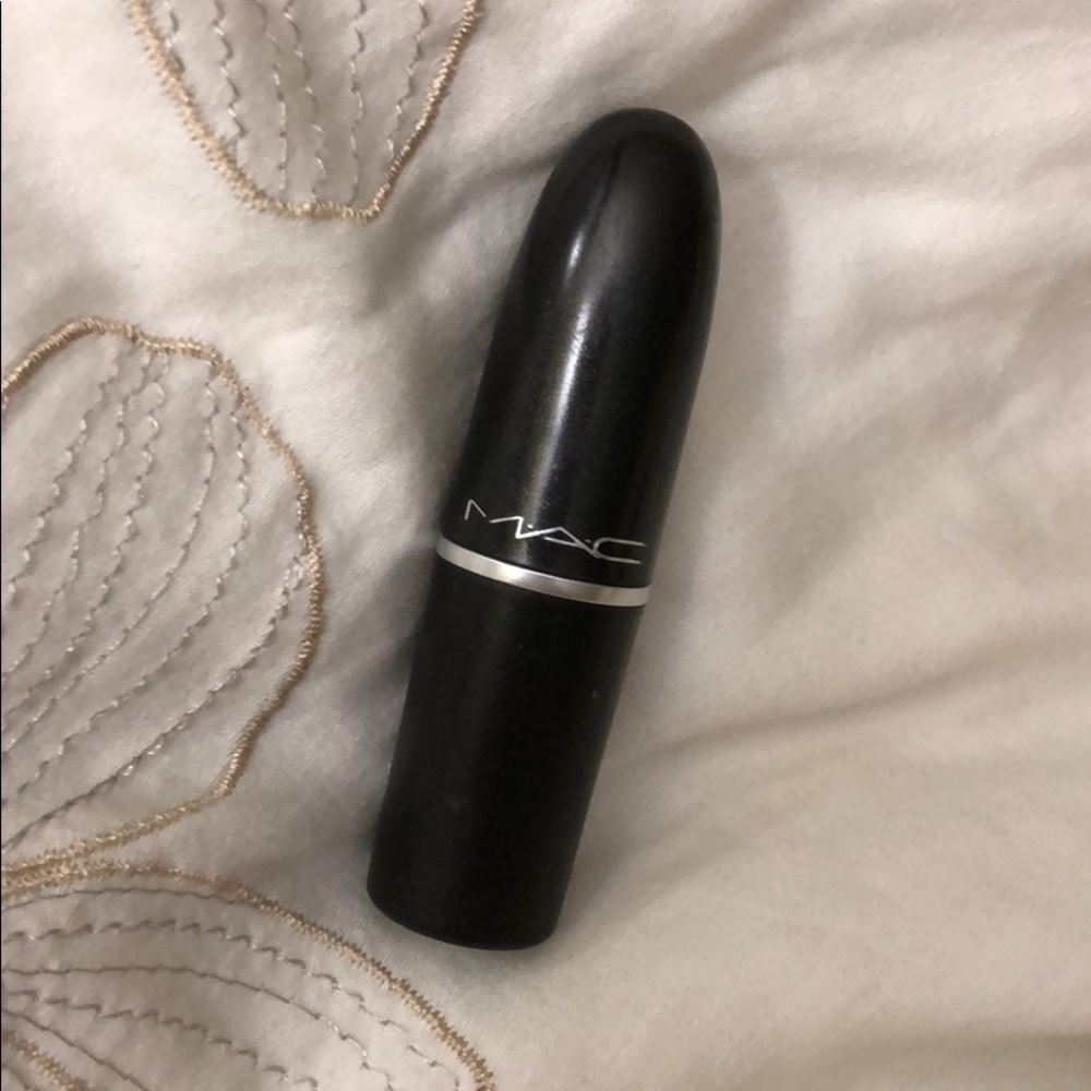 MAC sin lipstick